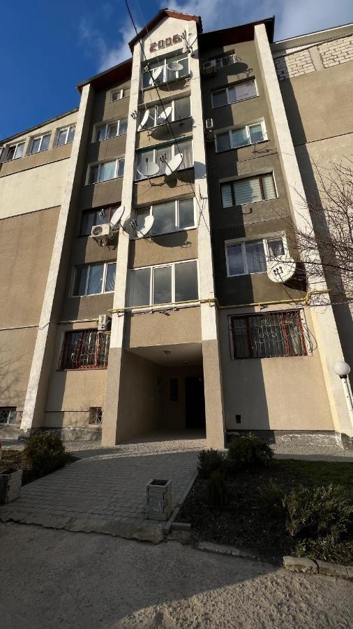 Просторі Та Комфортні Апартаменти «Д.І.М.» Кам'янець-Подільский Екстер'єр фото